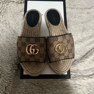 Gucci sandals size 6